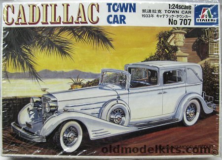 Italeri 1/24 1933 Cadillac Town Car V-16, 707 plastic model kit